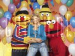 18-10-2005 Irene Moors and Sesamestreet at studio Amsterdam, by order of Stage-Entertainment

[keywords]Musical, Posed, Half Length, Smiling[/keywords]